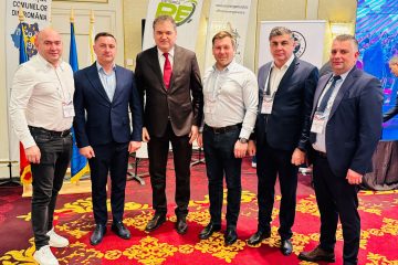 Întâlnire de lucru în cadrul Adunării Generale a Asociației Comunelor din România a membrilor consiliului director din Fliliala Județeană Bihor a Acor cu domnul Attila CSEKE ministrul Dezvoltării, Administrației și Lucrărilor Publice